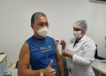 Piauí inicia vacinação de profissionais da Educação